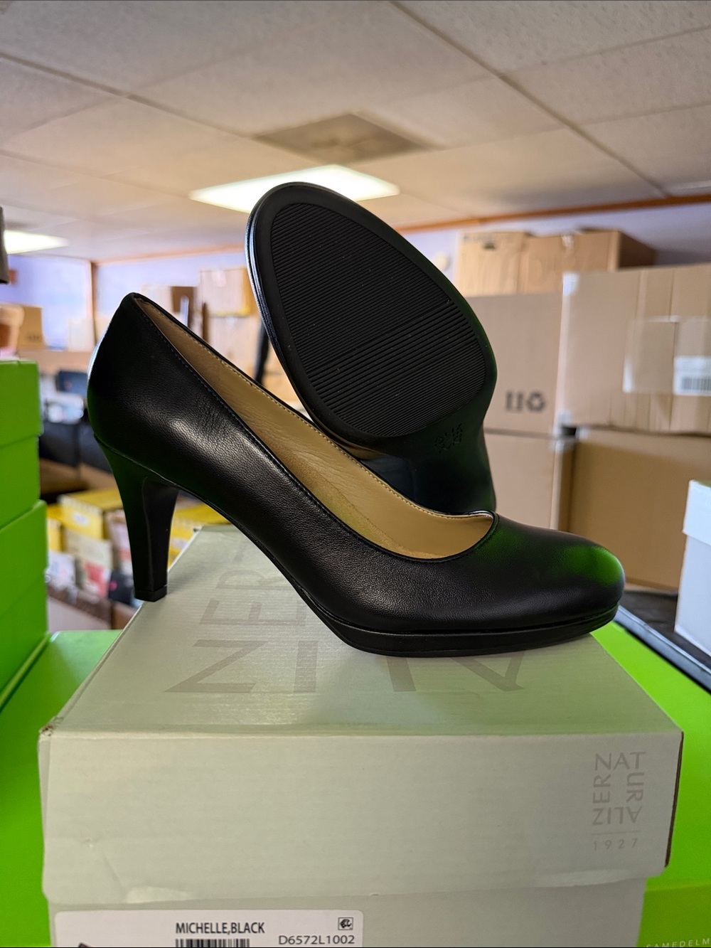 Naturalizer Michelle Black Leather Mid Heel Pumps